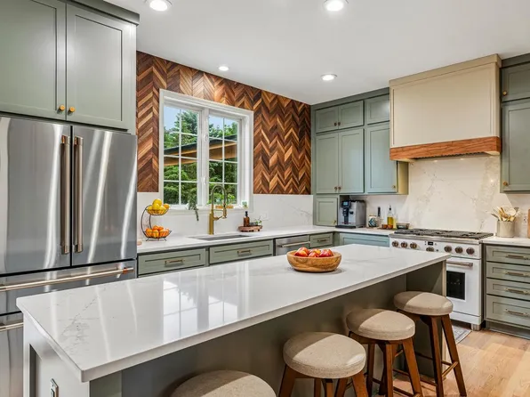 1338 Chickadee LANE, Grafton, WI 53024