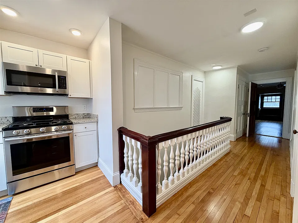 16 Alpine St