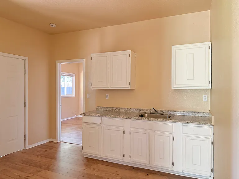 317 Pleasant St — Photo 4