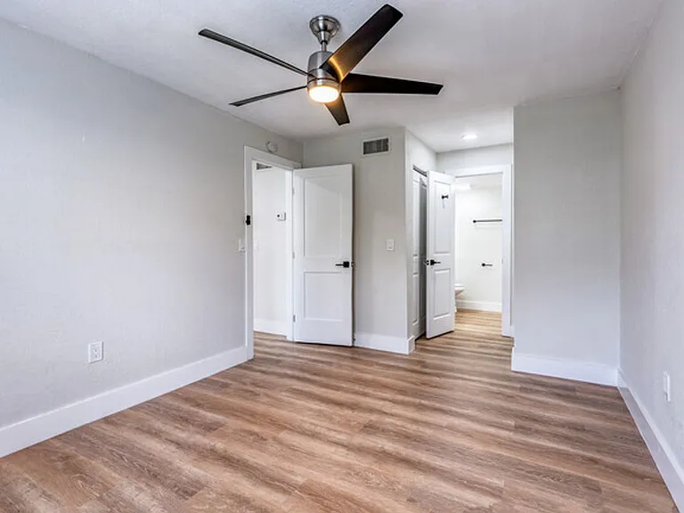 Flagler Pointe Apartments — Photo 18