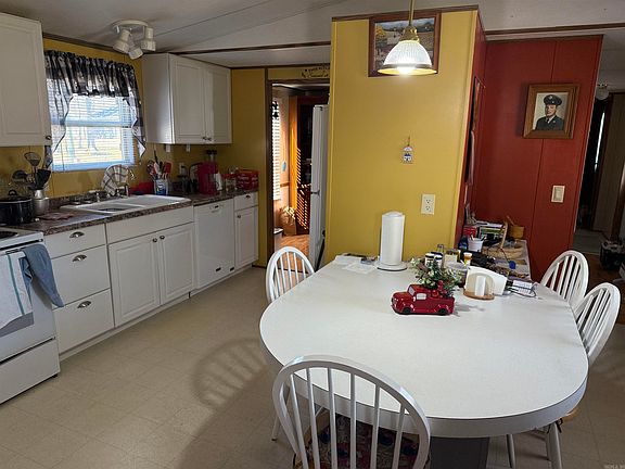 4th image of 100 Cozy Acres Ter