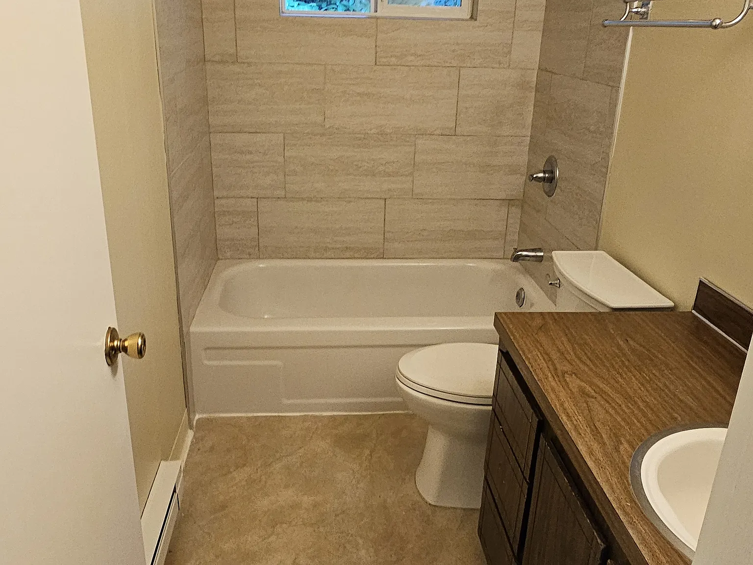 3 bed, 1040 sqft, $2,835 — Photo 2