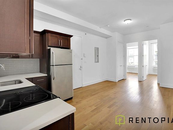 2nd image of 34 Meserole St #2Z