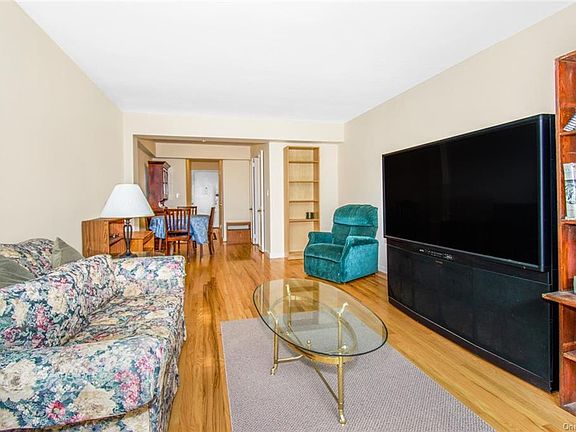 2nd image of 3215 Arlington Ave APT 3F