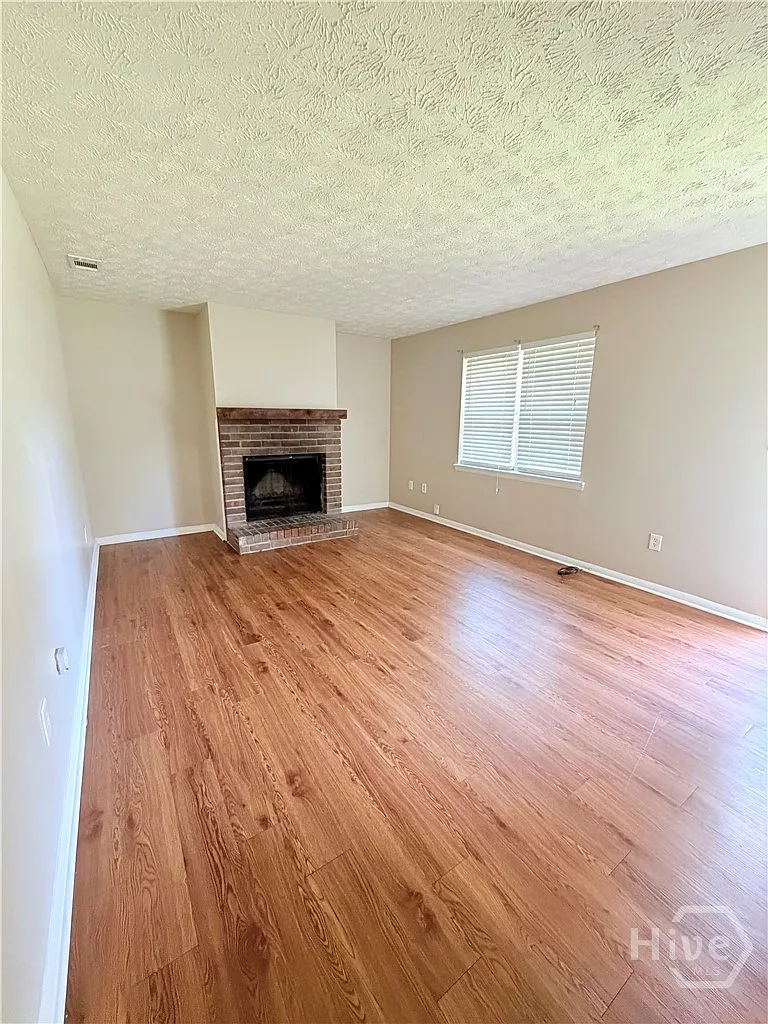 2 bed, 1.0 bath, 891 sqft, $1,150 — Photo 2