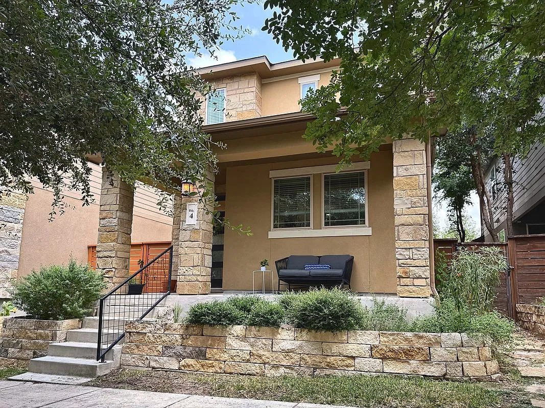 3 bed, 2.5 bath, 2038 sqft, $2,995 — Photo 1