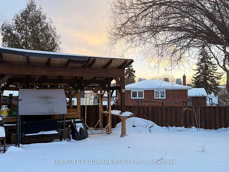 26 Kentish Cres — Photo 24