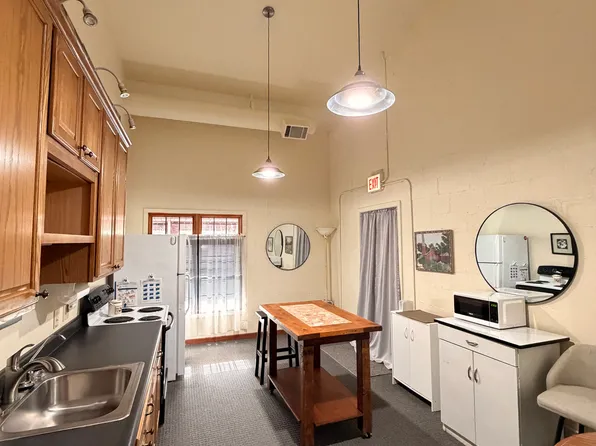 101 W Illinois Ave APT B, Morris, IL 60450