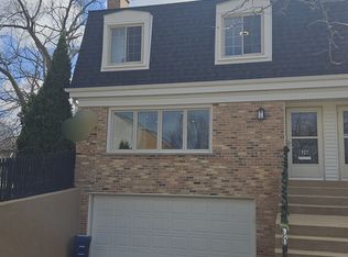 727 Elder Ln, Deerfield, IL