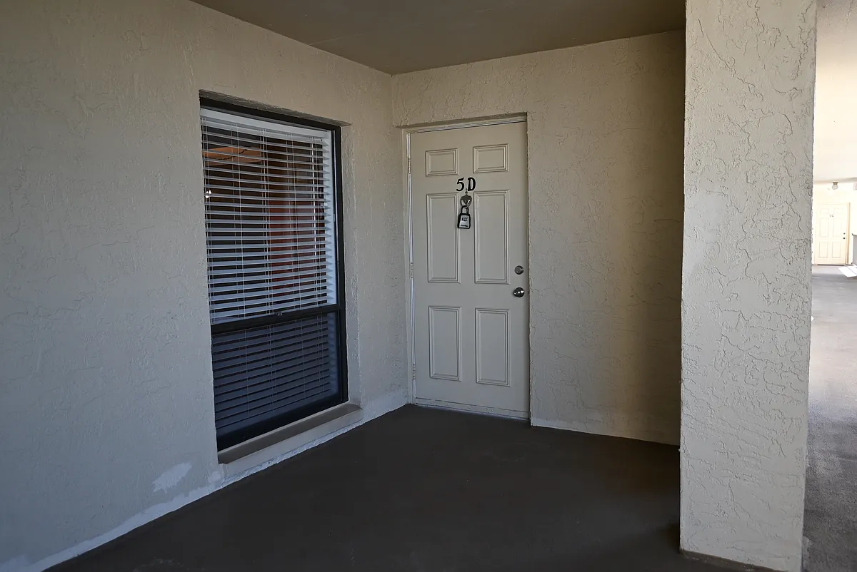 Building Photo - 2700 Cove Cay Dr #5D