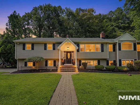 62 Andrew Avenue, Oakland, NJ 07436