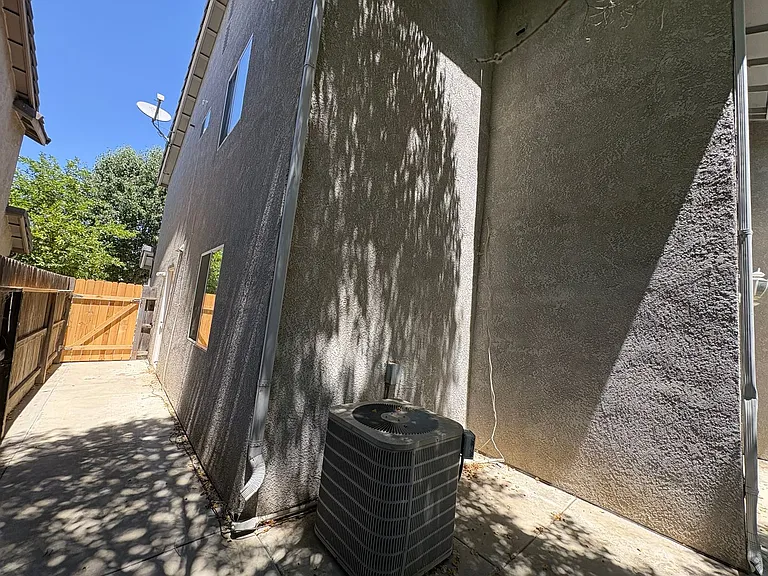 703 W Russell Ave — Photo 46