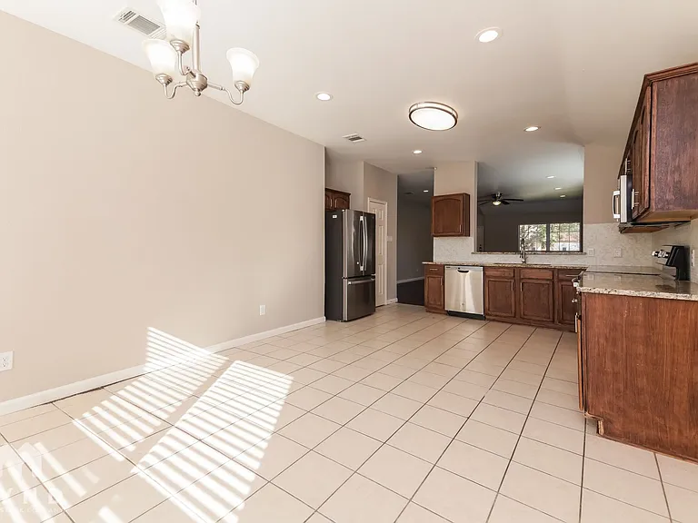729 Mahogany Dr — Photo 8