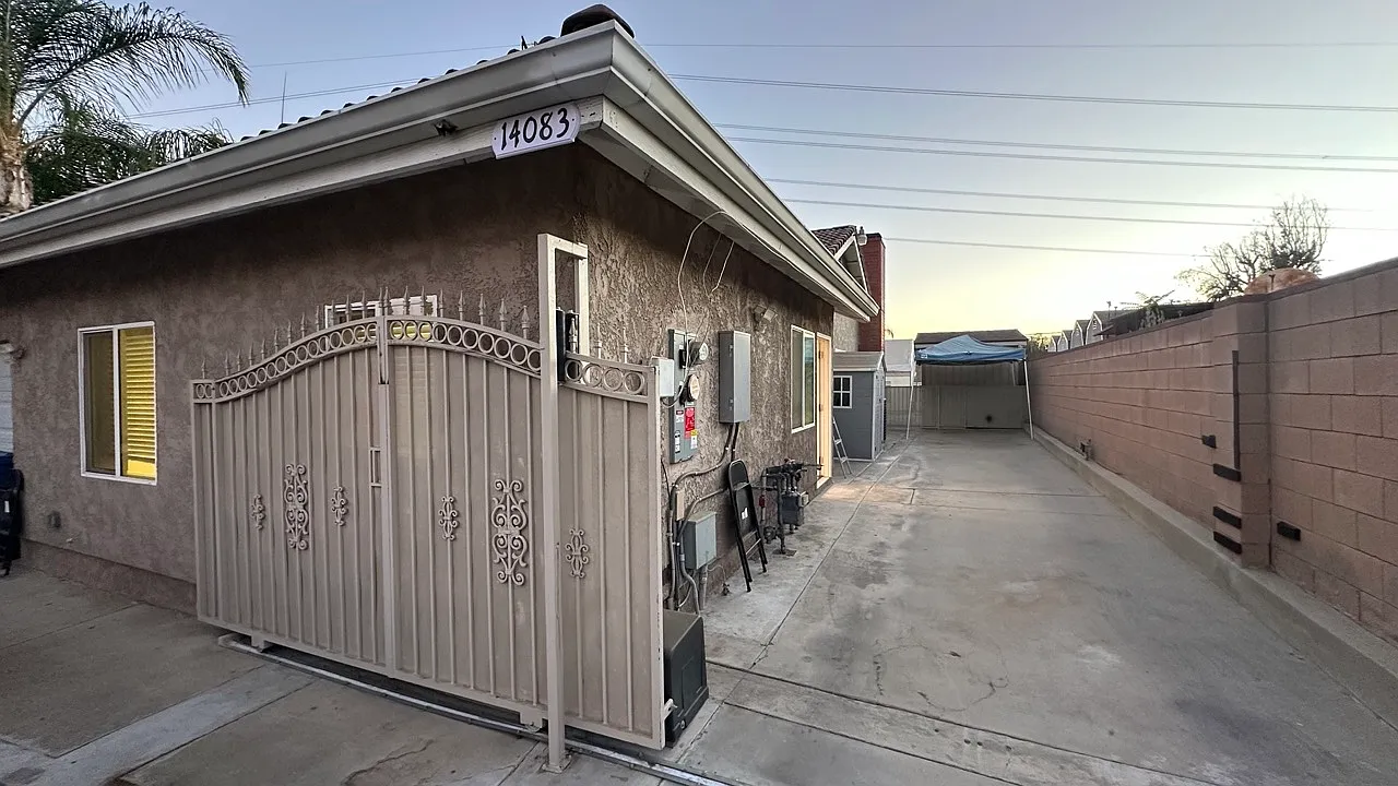 2 bed, 800 sqft, $2,700 — Photo 3