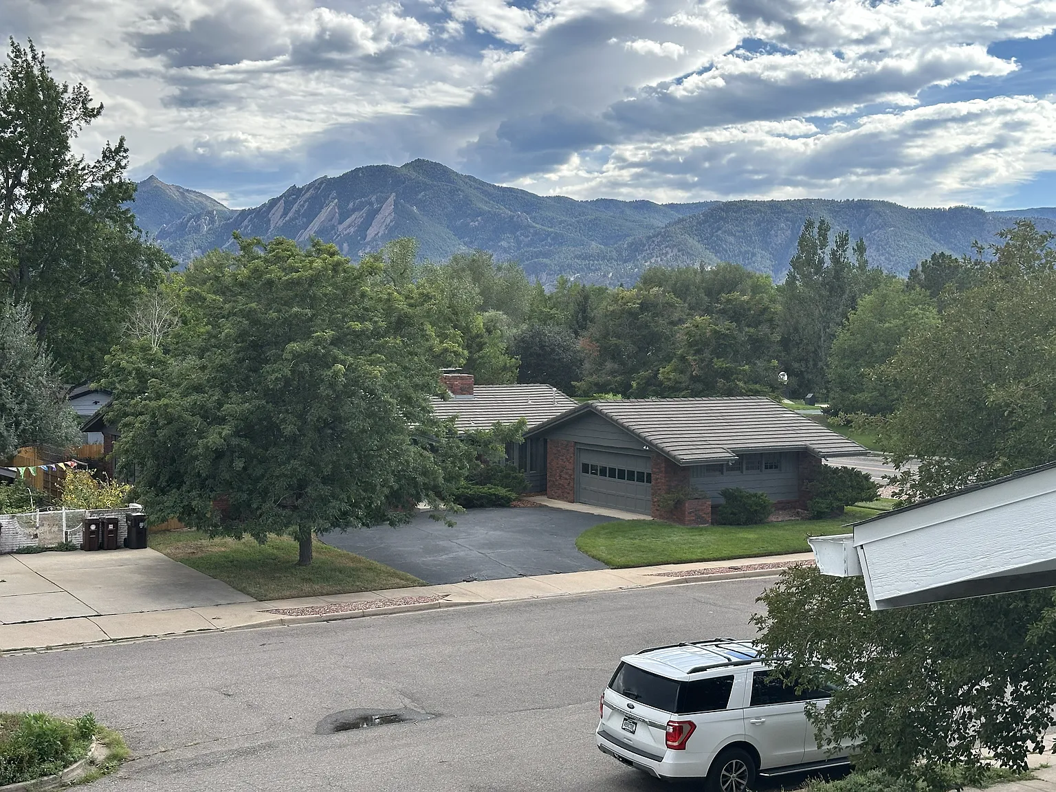5 bed, 3500 sqft, $1,100 — Photo 2