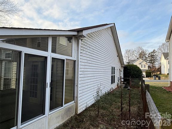 3rd image of 10410 Hellebore Rd