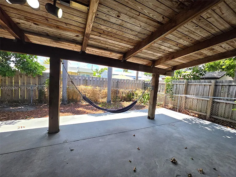 5225 NE 4th Ave — Photo 25