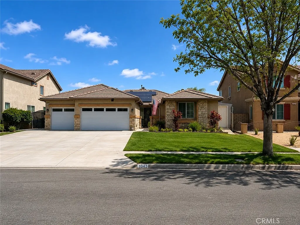 4 bed, 2784 sqft, $5,000 — Photo 2