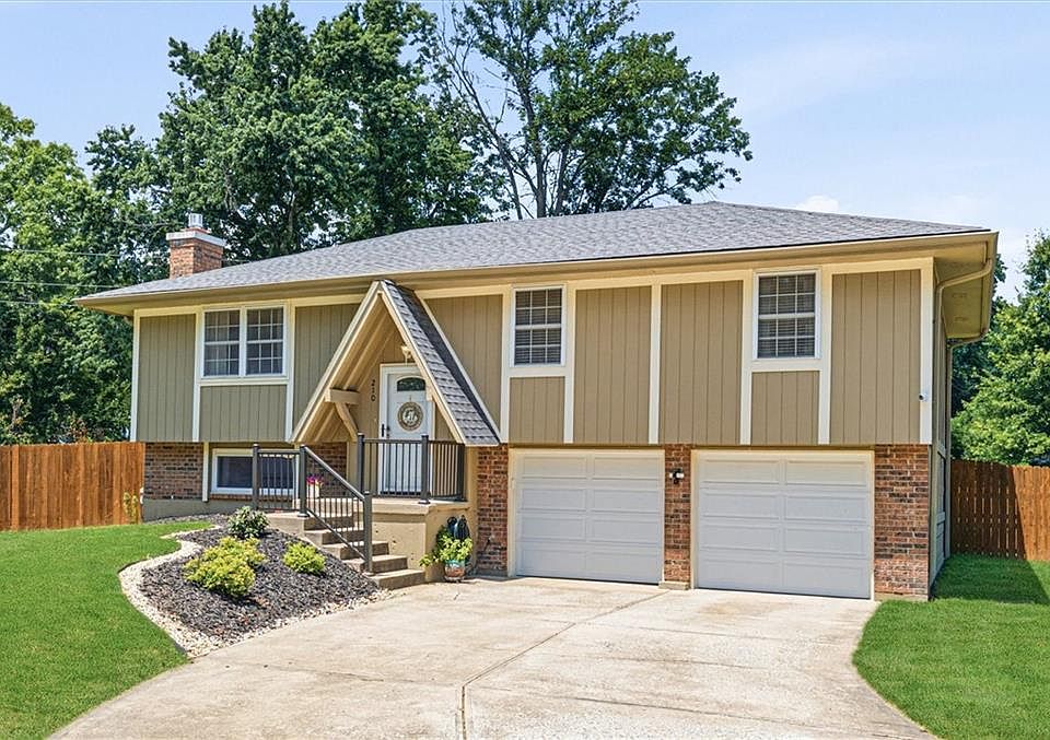 1st image of 210 SE Circleview Dr