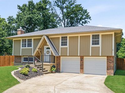 210 SE Circleview Dr, Lees Summit, MO, 64063