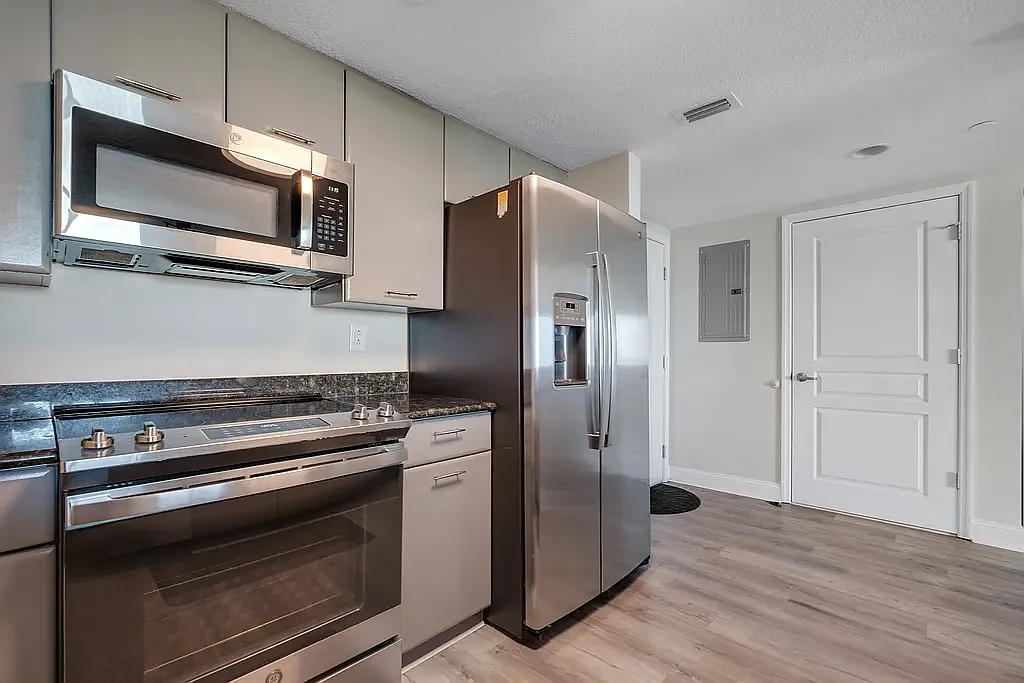 2 bed, 1180 sqft, $1,800 — Photo 1