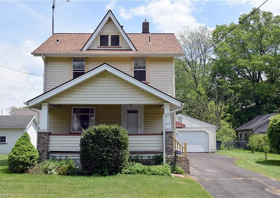 1st image of 1017 Willard Ave SE