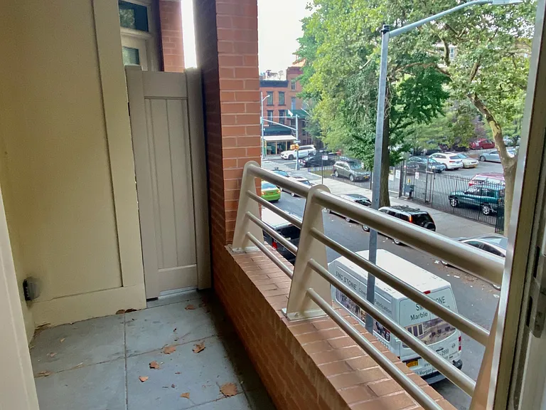 367 Waverly Ave #2D — Photo 6