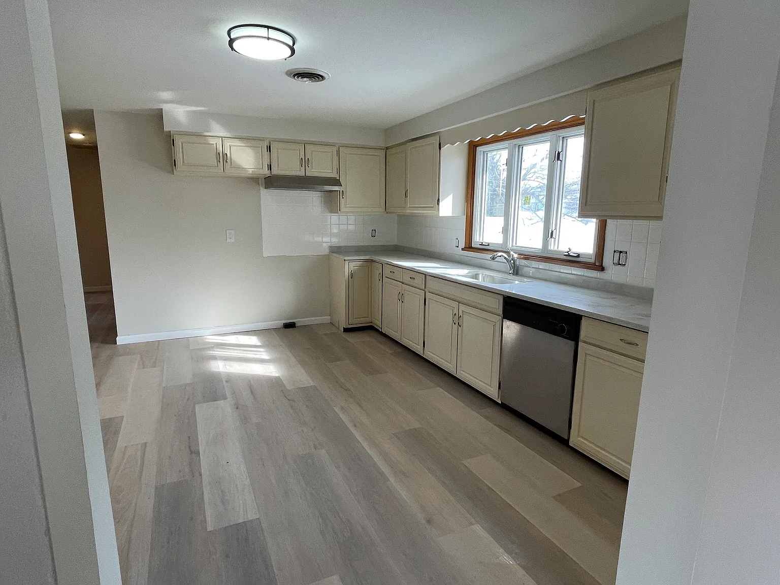 2 bed, 1200 sqft, $1,700 — Photo 1