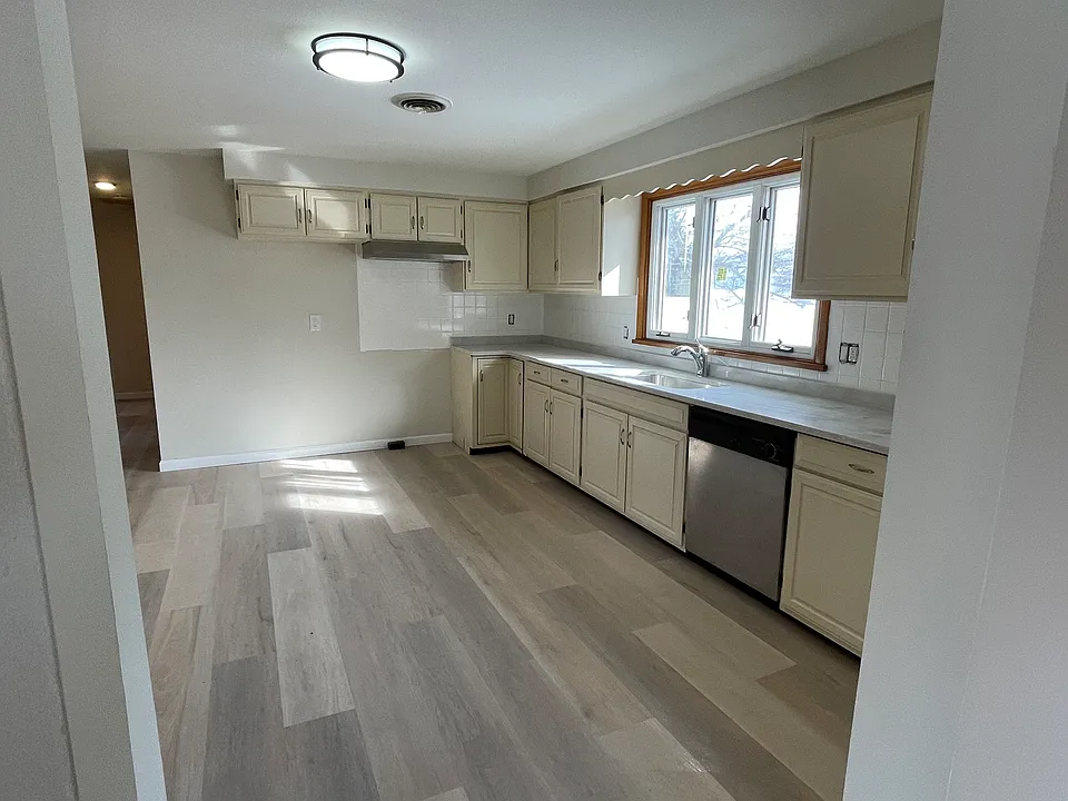 119 Delaware Rd #2