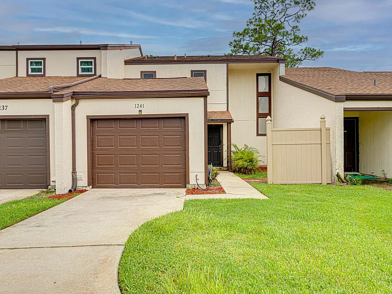 1241 Saint Andrews Dr — Photo 1