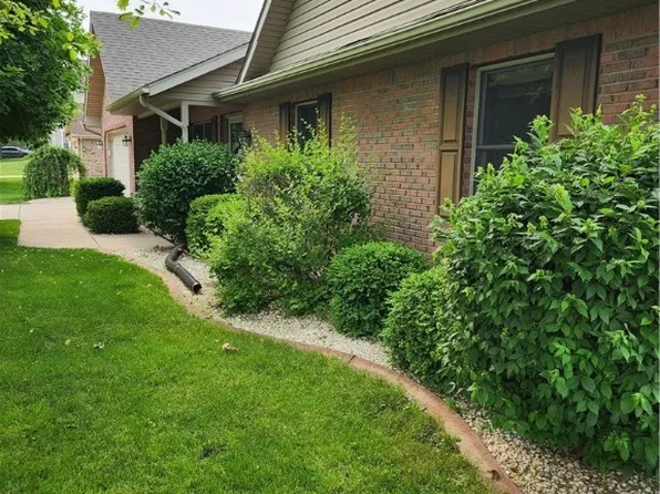 105 Barnside Dr, Englewood, OH 45322