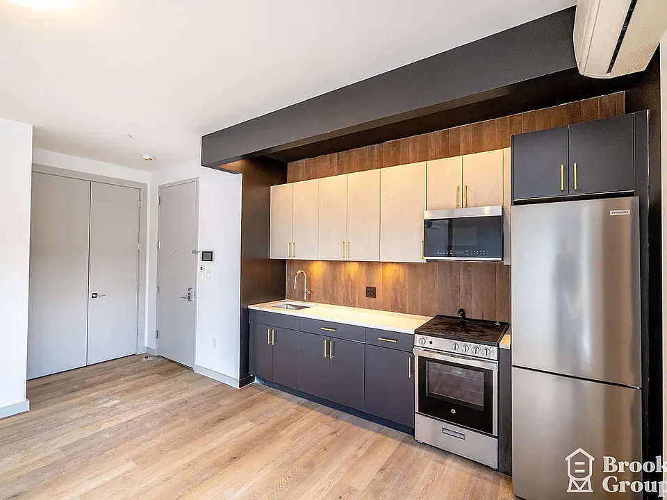 26 Sherman Ave #6A