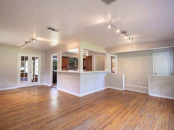5th image of 4513 Jefferson Ave