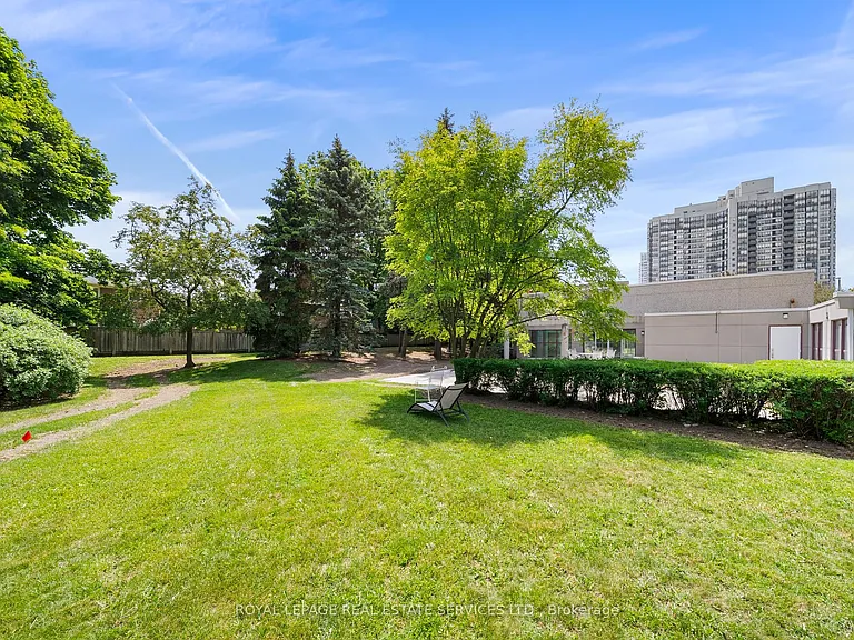 5785 Yonge St #601 — Photo 24