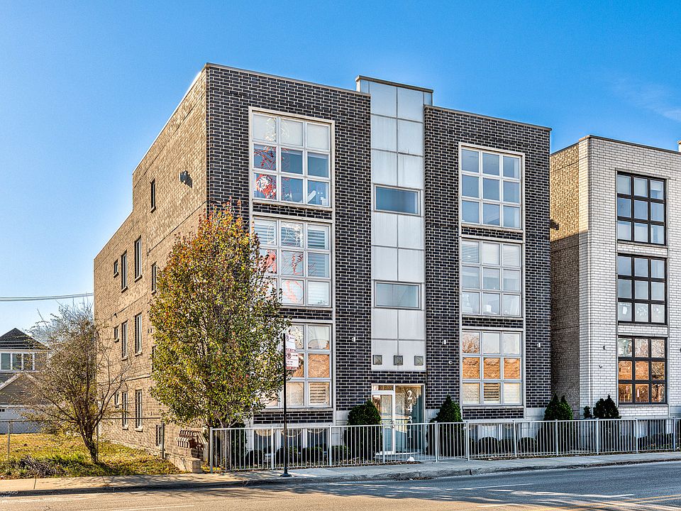 1st image of 2431 W Belmont Ave APT 1W