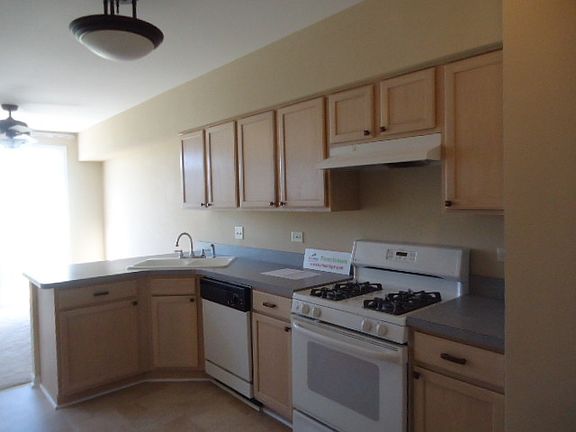 4th image of 16526 S Knottingwood Ave