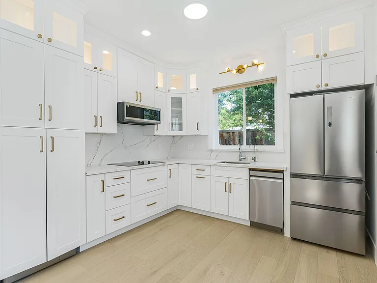 1217 Hester Ave — Photo 10