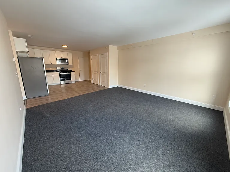 115 Main St #18 — Photo 11
