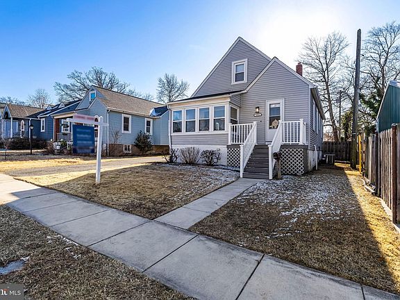 3rd image of 2601 Hillcrest Ave