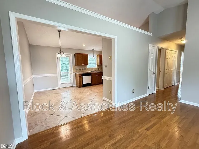 610 E Jones Ave — Photo 4