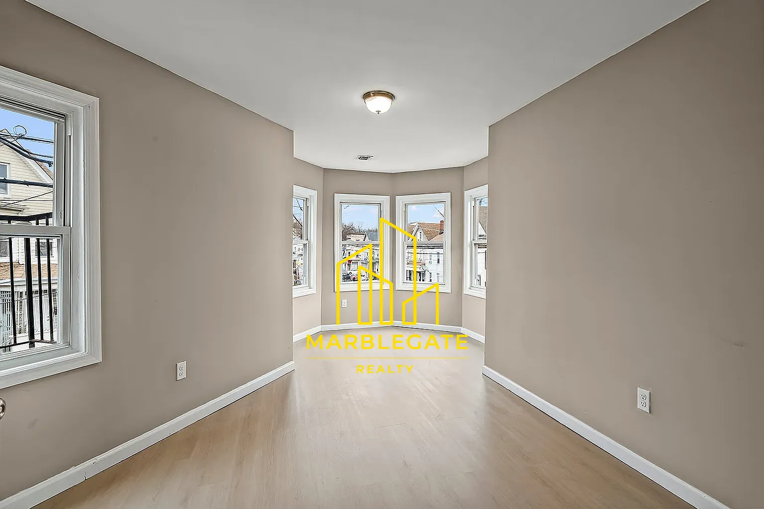 3 bed, 1050 sqft, $2,250 — Photo 3