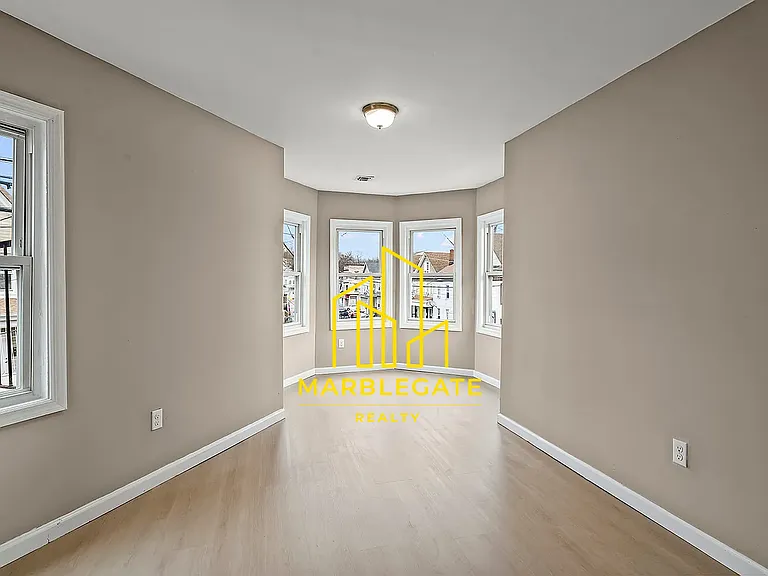 113 E Main St #22 — Photo 3