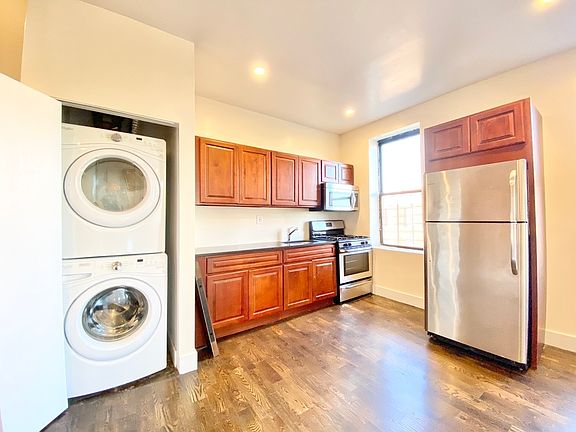 5th image of 100 W 143rd St