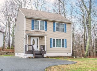 153 Papscoe Rd, Hewitt, NJ 07421