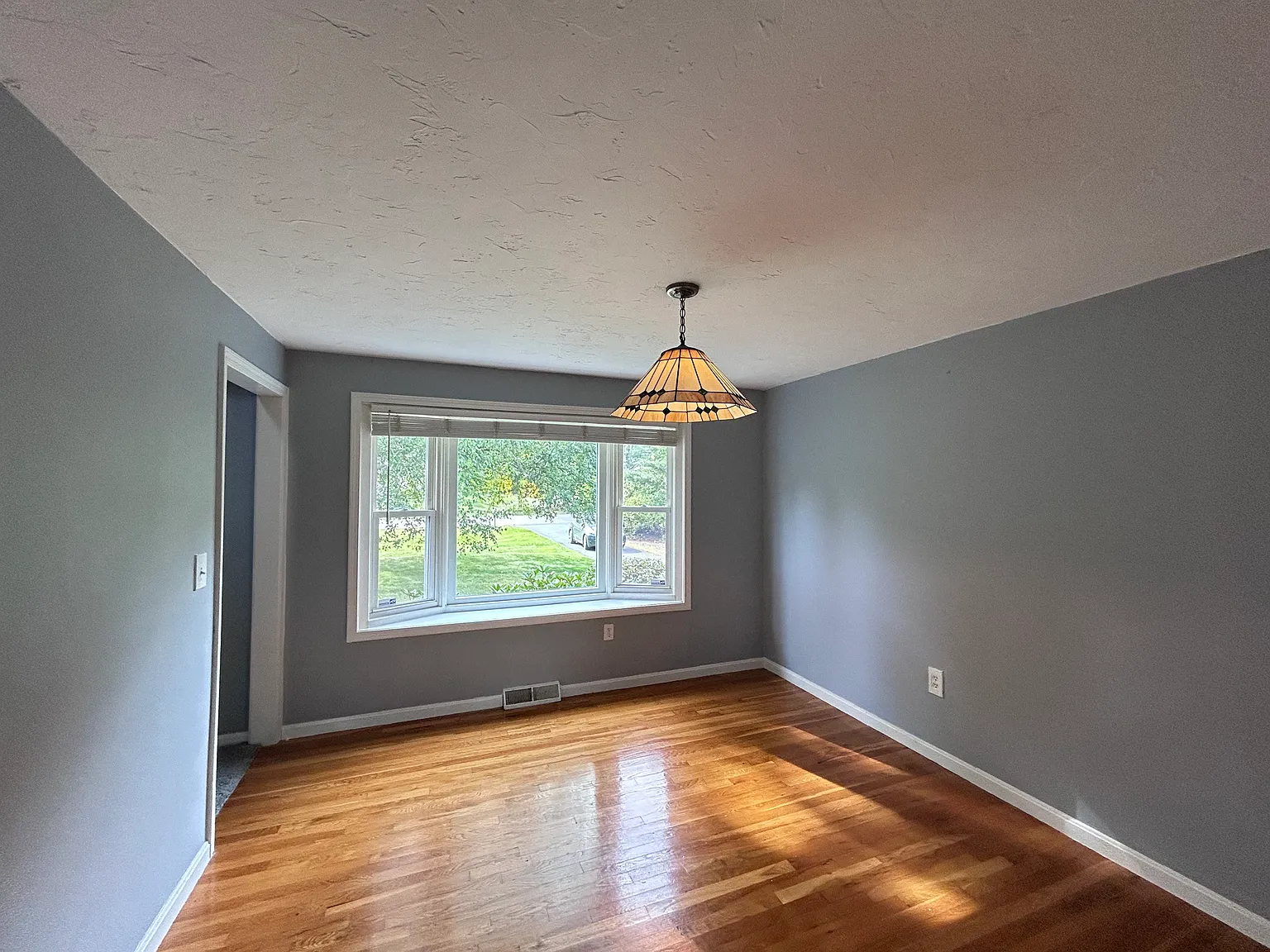 3 bed, 1.5 bath, 1634 sqft, $3,600 — Photo 4