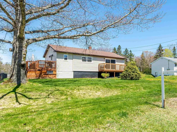 256 Dyke Rd, Cow Bay, NS B3G 1K3