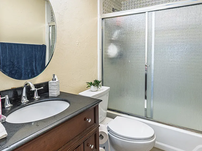 233 London St #3 — Photo 8