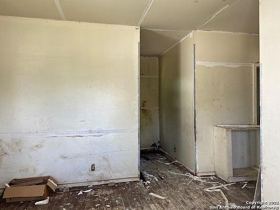 3rd image of 523 Wilcox Ave