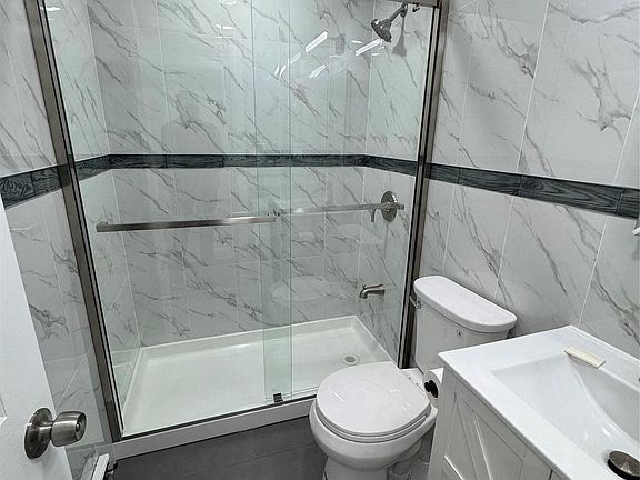 3rd image of 543 Logan Ave