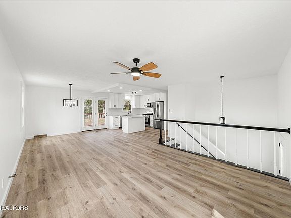 4th image of 2703 Birdwell Dr